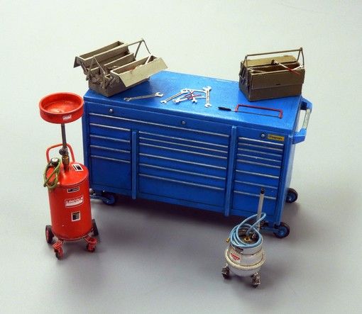 PLS497 - Model reduced of garage equipment not build not paint for diorama - 1