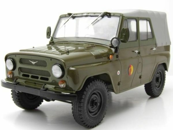 PRXPCL47087 - UAZ 469 4x4 closed convertible German army - 1