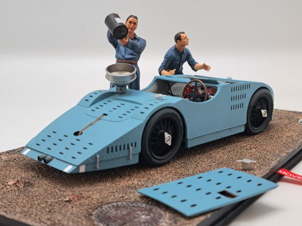 PANTHEON025 - BUGATTI Type 32 - TANK - Grand Prix of the ACF Tours 1923 Open Hood with 2 Figures and Decals - 1