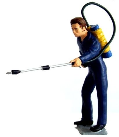 WM047/048 - Character with sprayer - In Miniature - 1