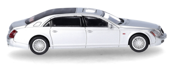 HER87MC000023 - MAYBACH 62S 2002 silver - 1