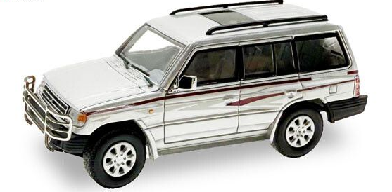 HER87MC000042 - MITSUBISHI Pajero silver - 1