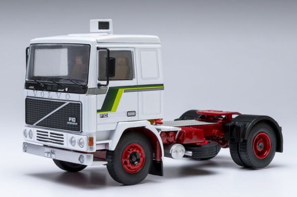 IXOTR228.22 - VOLVO F10 4x2 1983 White and Green - 1