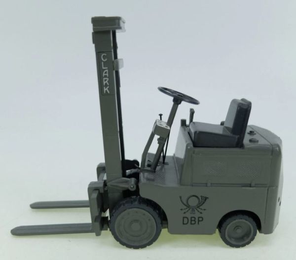 WIK83-12 - USED - CLARK Forklift, Gray - DBP - German Remote Courier Service - 1