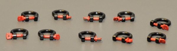 YCC632-3 - 10 Shackles - 100 Tons Black - In miniature - 1