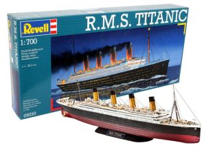 REV05210 - RMS Titanic to assemble and paint