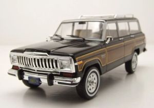 WBXWB124260 - 1981 Jeep Grand Wagoneer (black and brown)