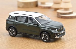 NOREV155342 - CITROEN C3 Aircross 2025 Green Montana Roof White