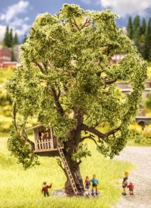 NOC21765 - Tree with hut 15 cm