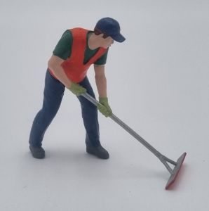 ATLAN32046 - Construction worker with an asphalt scraper