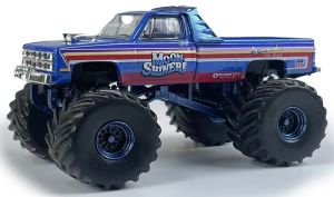 GREEN49160-A - GMC Sierra 2500 1982 Monster truck - MOONSHINER from the KINGS OF CRUNCH series in blister pack