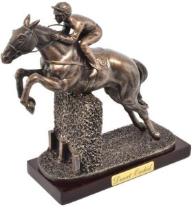 ATL4652102 - Racehorse statue - Desert Orchid