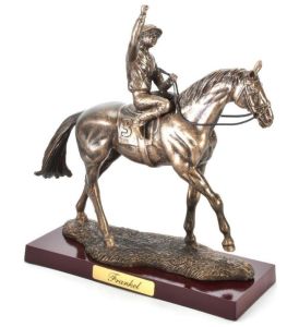 ATL4652108 - Racehorse statue – Frankel