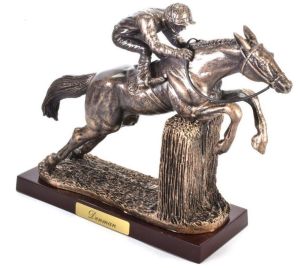 ATL4652131 - Racehorse statue – Denman