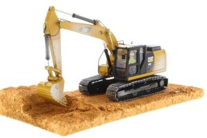 DCM85701 - CATERPILLAR 320F crawler excavator with driver aged version