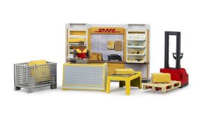 BRU62251 - DHL depot shop with pallet and parcel puller