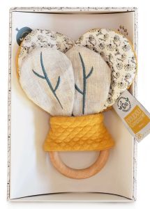 DC3845 - ORGANIC BEE POLLEN - Wooden rattle with crisp paper