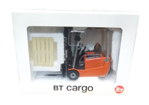 ROS00146 - Forklift BT avec 1 palette Ech:1/23