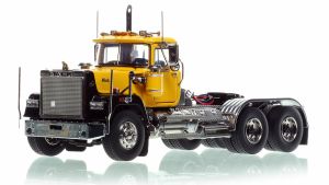 HHR138B-4 - MACK Superliner with tandem axles Yellow