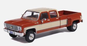 IXO-IA64019 - CHEVROLET K30 Silverado Pick-up 1975 Brown and beige in blister