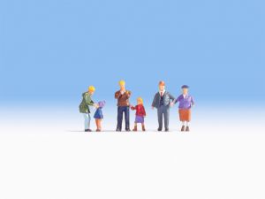 NOC15930 - Family in winter