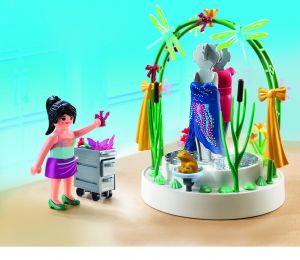 PLAY5489 - Podium with stylist - 70 Pieces