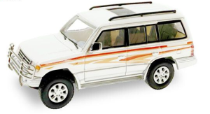 HER87MC000043 - MITSUBISHI Pajero white