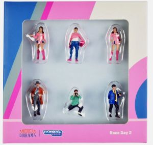 T64F-001-PK - 6 Figurines - Race Day