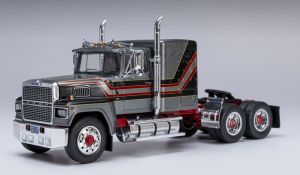 IXOTR222.22 - FORD LTL-9000 6x4 1978 gray and red