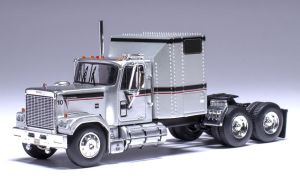 IXO-U64TR004 - GMC General 6x4 1980 Silver with Black and Red Stripes - USA EDITION