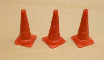 ART04620 - 3 construction cones