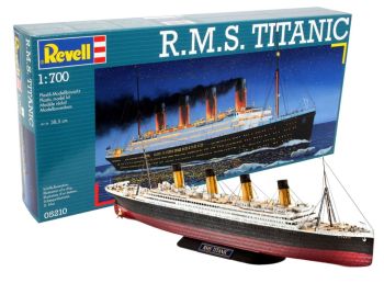 REV05210 - RMS Titanic to assemble and paint