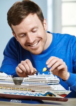 REV05230 - AIDAblu cruise ship to assemble and paint