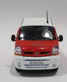 ELI114402 - RENAULT Master - Cirque Arlette GRUSS 2011 red