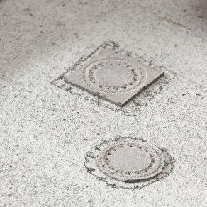 NOC14218 - Plaques d'égout et caniveaux