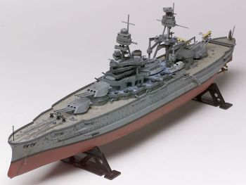 REV10302 - USS Arizona Battleship to assemble and paint