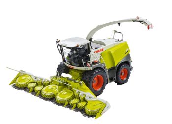 MAR267176 - CLAAS Jaguar forage harvester with Orbis 900 corn header