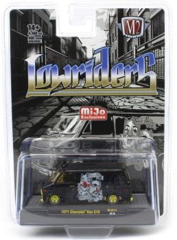 M2M-31500-MJS74-DORE - 1971 Chevrolet Van G10, black with gold rims, still in blister pack