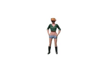 ATLAN32023_VERT - Woman standing with green hat and sunglasses