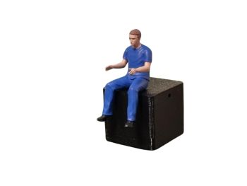 ATLAN32098_BLEU - Driver in blue trousers and T-shirt
