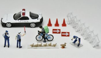 TOM328544 - Police Scene 2 with MAZDA RX-7 Police Car and Accessories