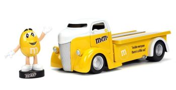 JAD33425 - FORD Coe Flatbed with M&M's Yellow figurine 1947