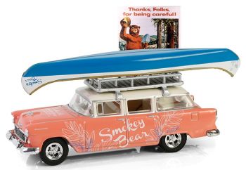 GREEN38070-A - CHEVROLET Two-Ten Townsman 1955 with canoe on the roof from the SMOKEY BEAR series in blister pack