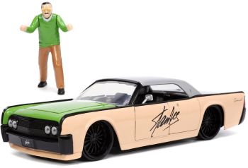 JAD32778 - LINCOLN cotinental 1963 with Stan LEE figure