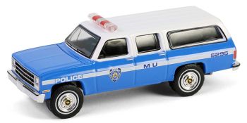 GREEN43040-D - CHEVROLET Suburban K2500 Scottsdale 1990 NYPD from the HOT PURSUIT series in blister pack