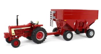 ERT44435 - FARMALL 806 with wagon trailer