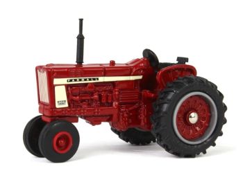 ERT44447 - FARMALL 806 in blister pack