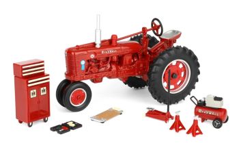 ERT44493 - FARMALL Super H with tools - Prestige Collection