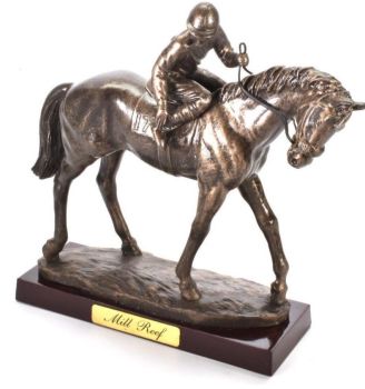 ATL4652104 - Racehorse statue – Mill Reef