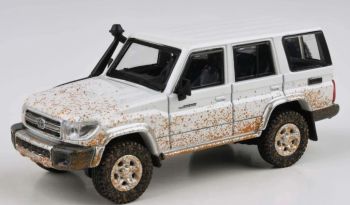 PAR64-56312 - TOYOTA Land Cruiser LC76 Off Road Effect 2014 White